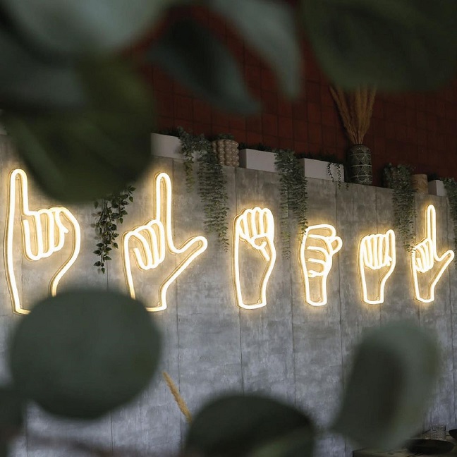 Why Neon Signs Are So Good For Advertising And Businesses