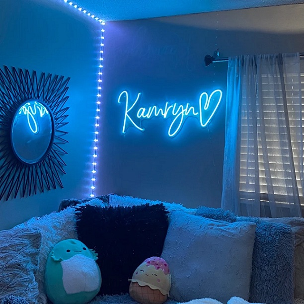 heart design ice blue neon wall light