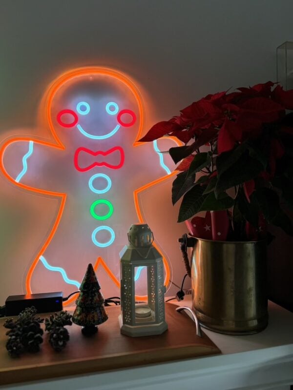 Gingerbread Neon sign (1)