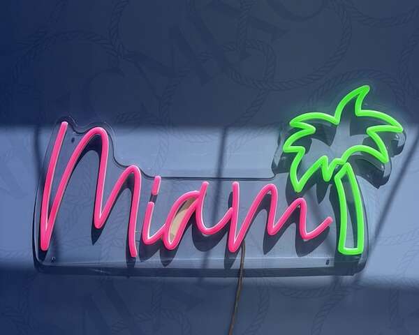 miami city neon sign summer vibe palm tree neon light
