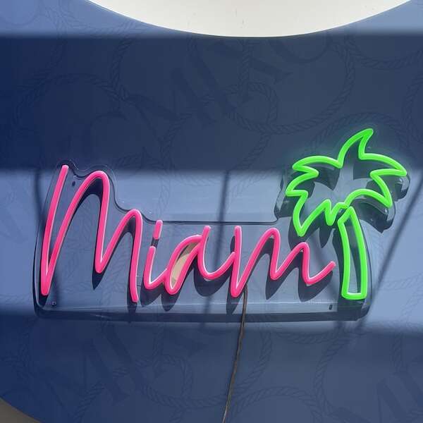 miami city neon sign summer vibe palm tree neon light