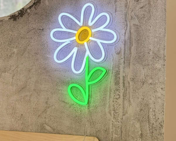 Daisy cute noen sing room decor