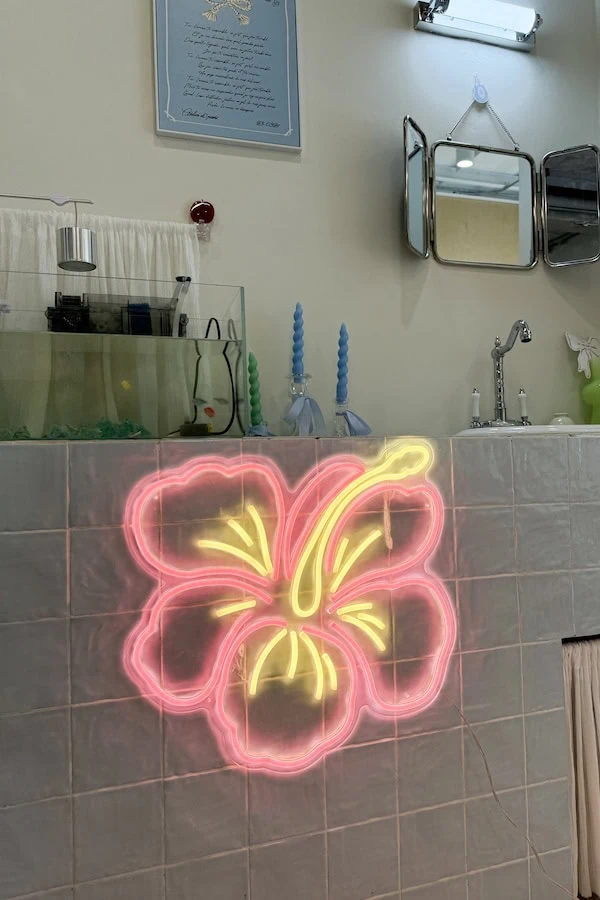 画材 Flor com um pouco de neon Flower Vase In Abstract Art LED Neon Sign Light
