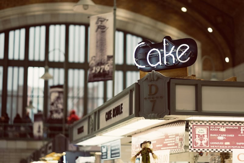 cake diner noen sign