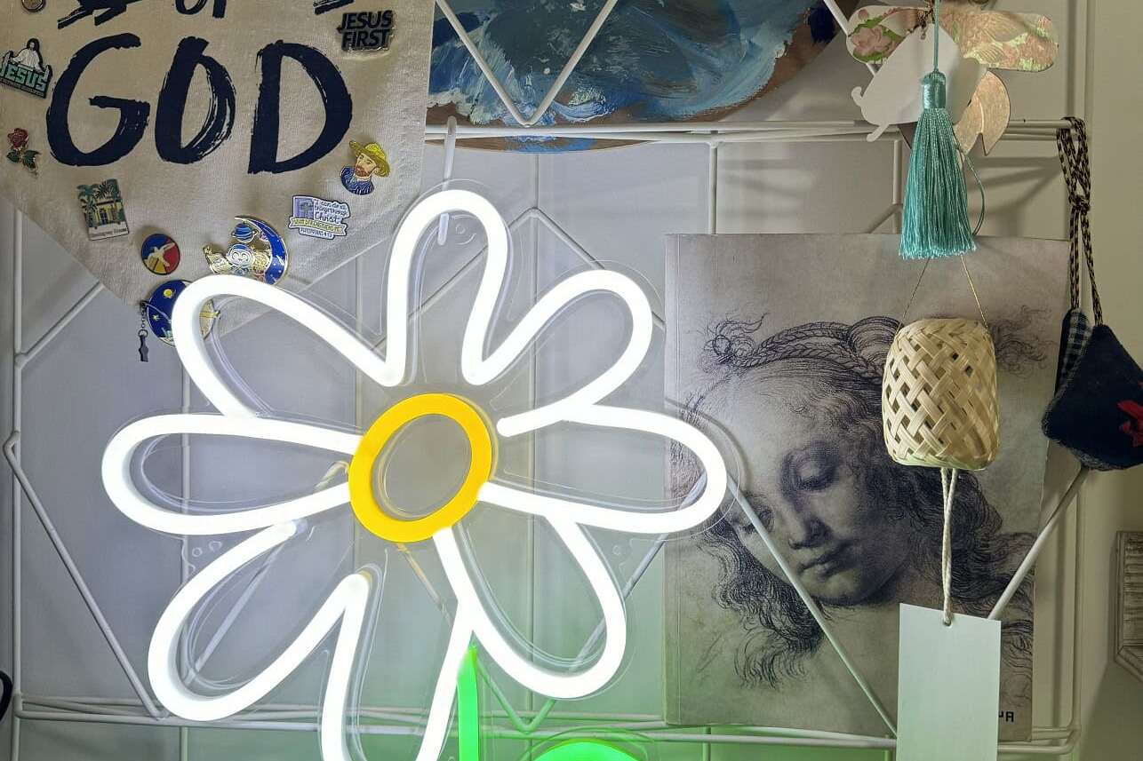 neon sign sales page featured image