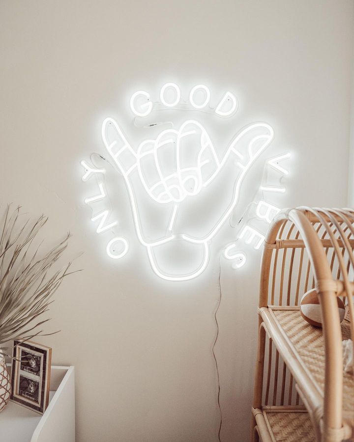 Best Neon Signs for the Living Room GOOD VIBES ONLY