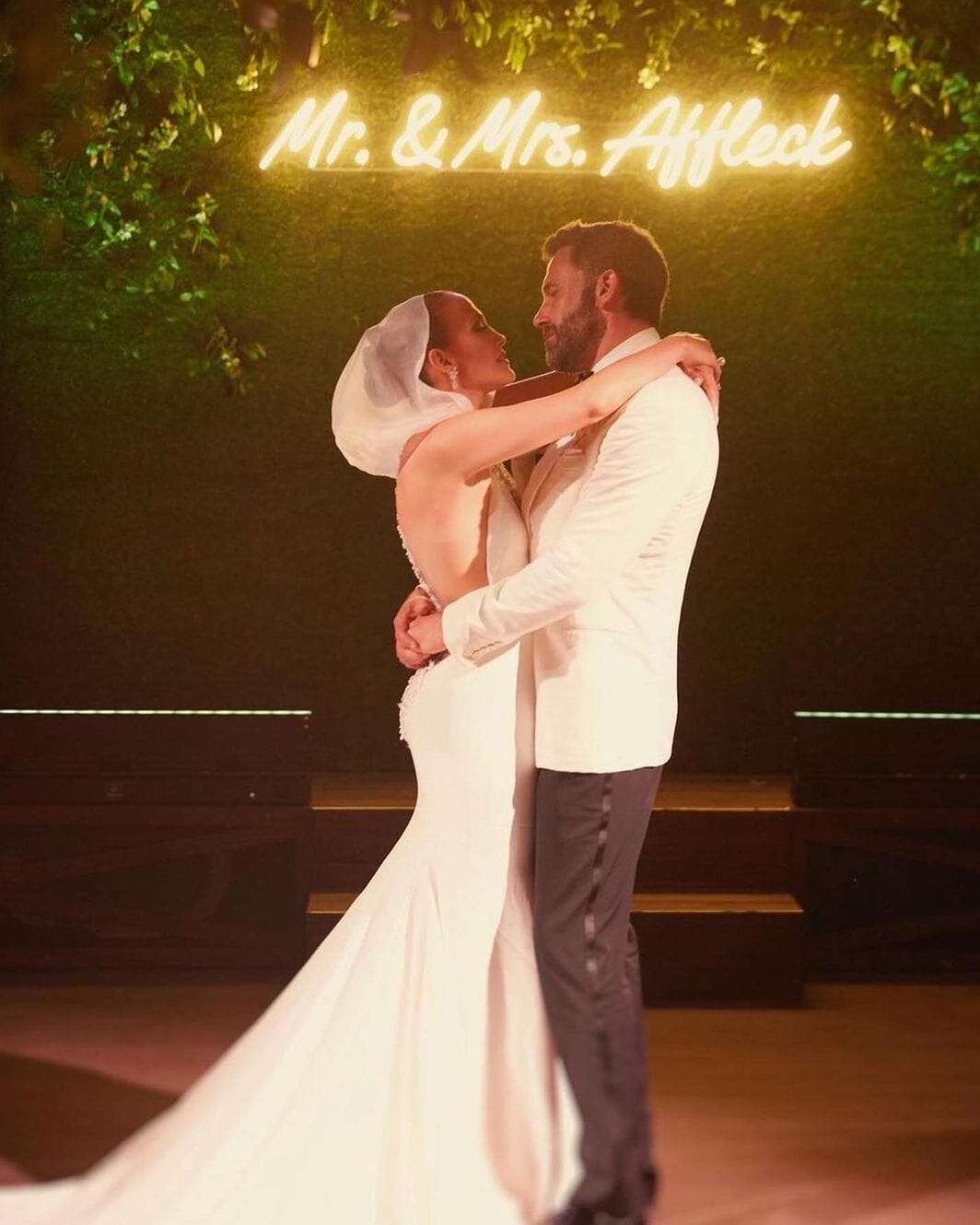 The classic Mr and Mrs wedding neon sign