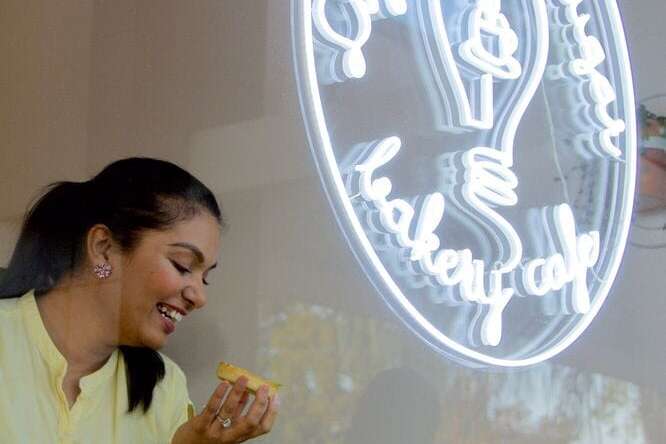 light on the sugar white led round shape logo window sign