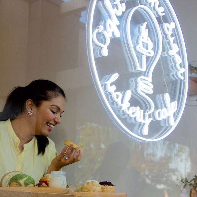 light on the sugar white led round shape logo window sign