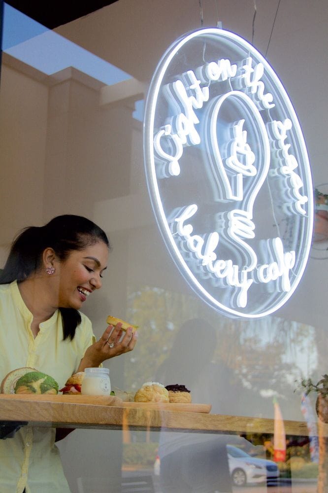 light on the sugar white led round shape logo window sign