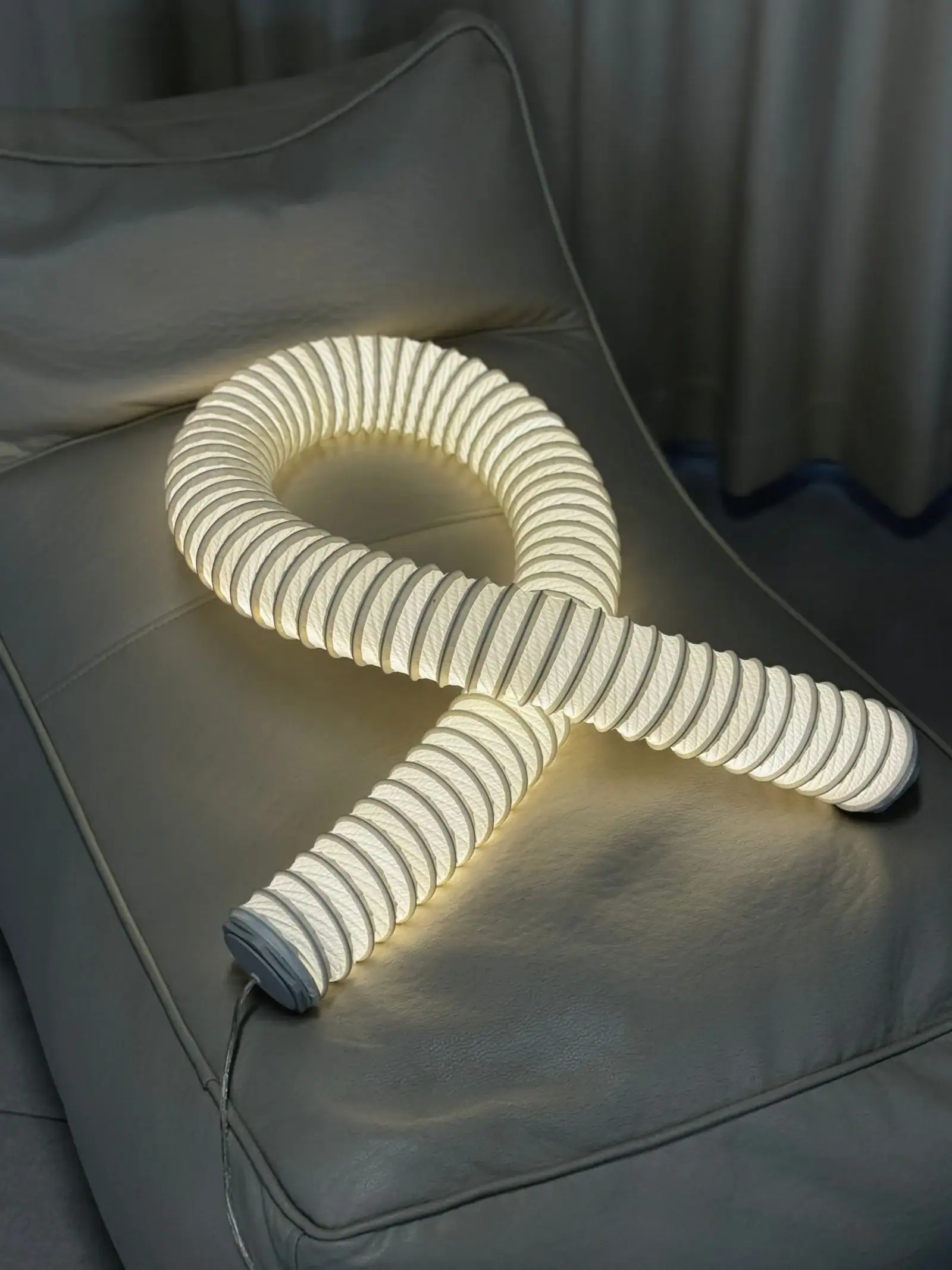 A fully flexible lamp designed for custom shapes