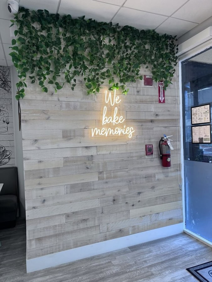 BB’s Bakehouse bakery Neon signs in Miami