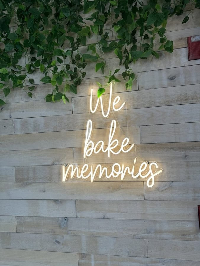 BB’s Bakehouse restaurant Neon signs in Miami