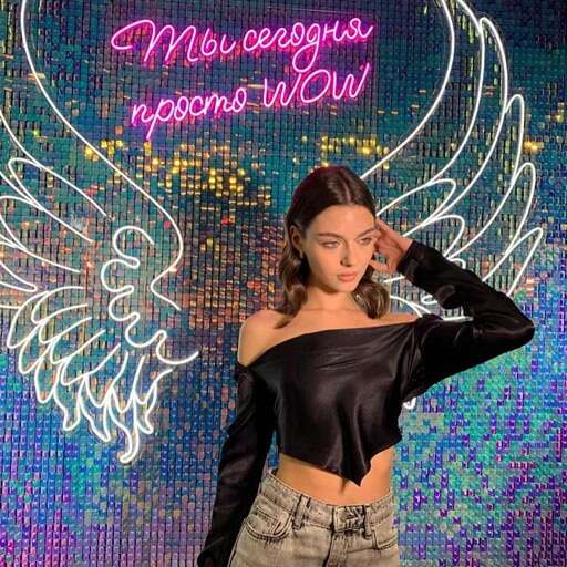 custom neon sign for influencer photo backdrops