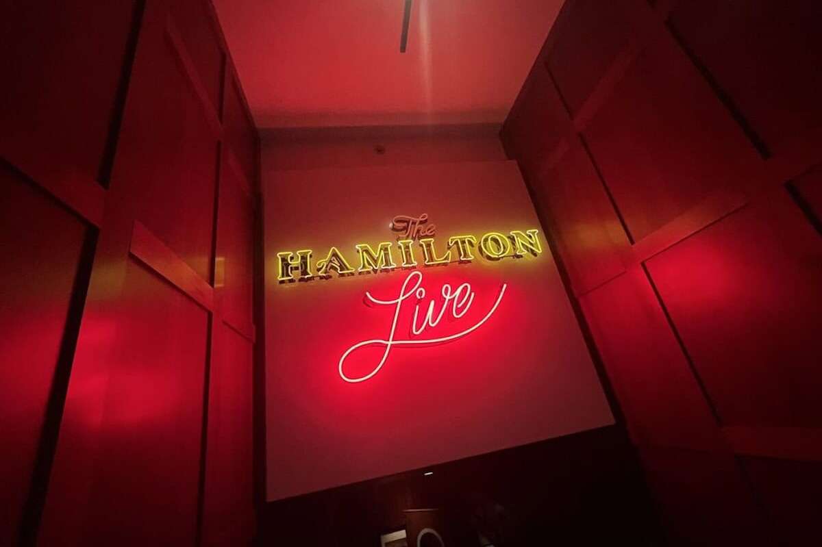 hamilton live seafood restaurant neon sign in Washington