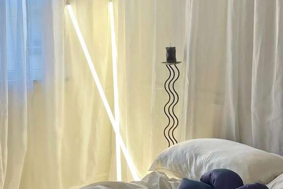 tube light lean against a wall for bedroom