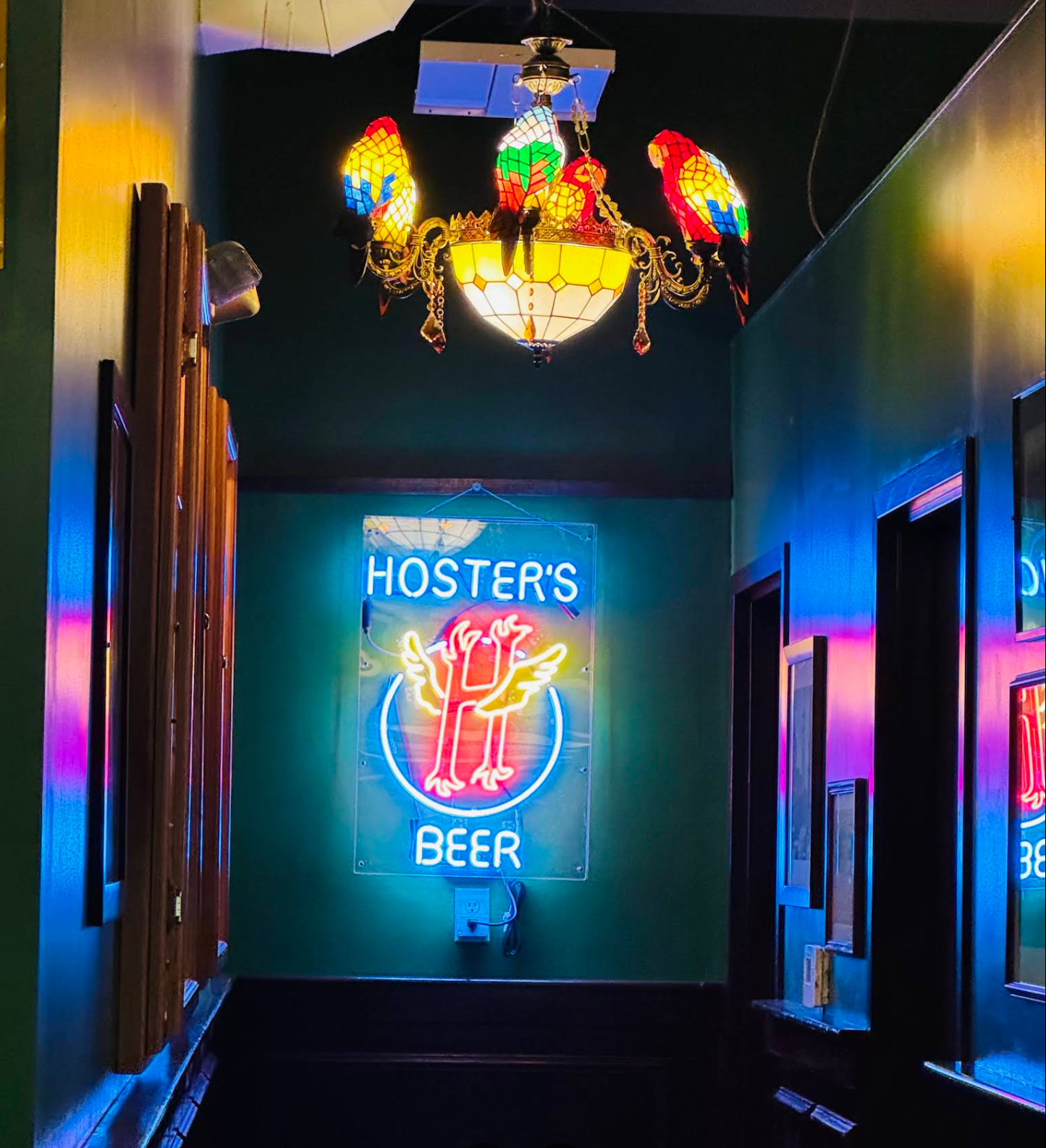 Hoster’s beer bar neon signs in Columbus