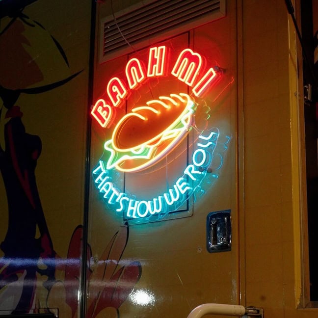 banh mi food truck neon sign
